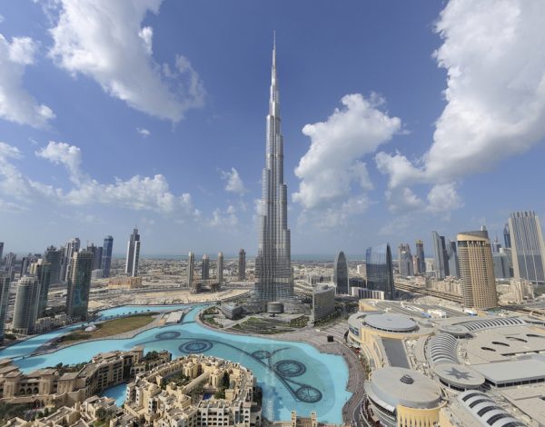 Burj_Khalifa_iStock_15243556_c__dblight__iStockphoto_stage